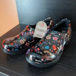 Casy Street Tiffany Slip resistant easy works by easy street non marking NEW